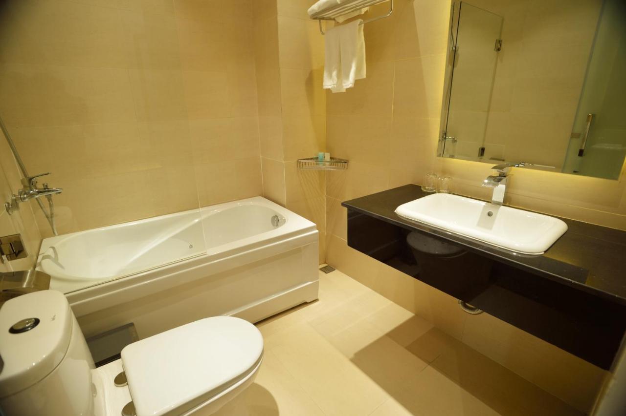 Pandora Saigon Hotel Хошимін Екстер'єр фото